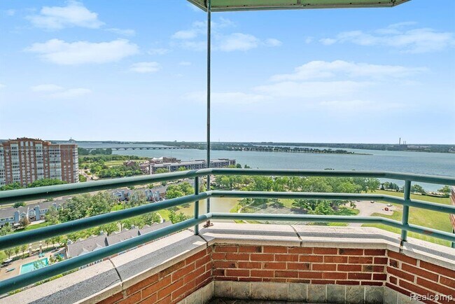 Foto del edificio - 3320 Spinnaker Ln