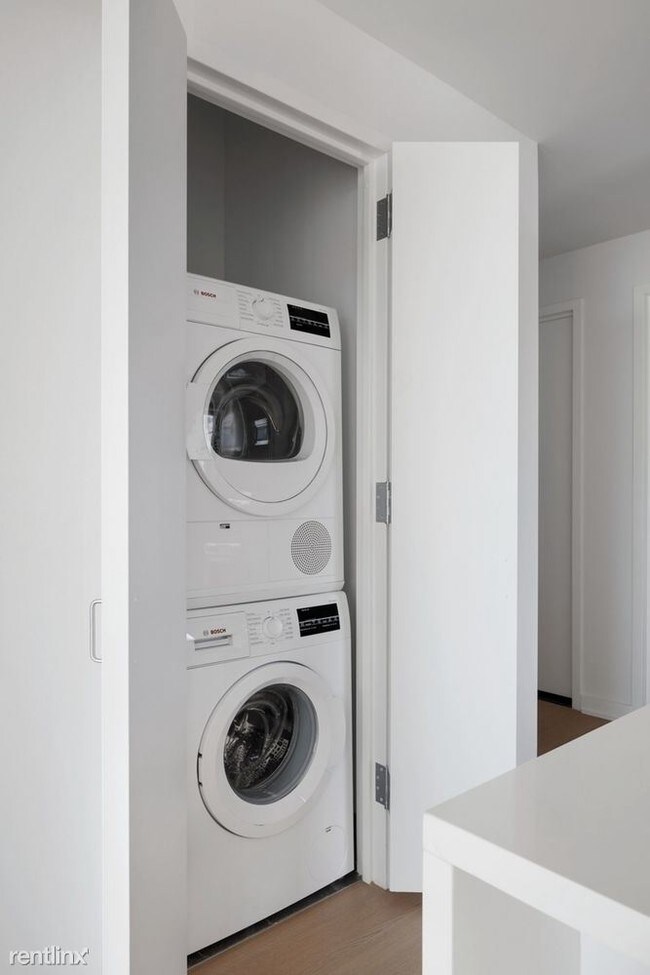Foto del edificio - 1 br, 1 bath Apartment - 515 W 38th St