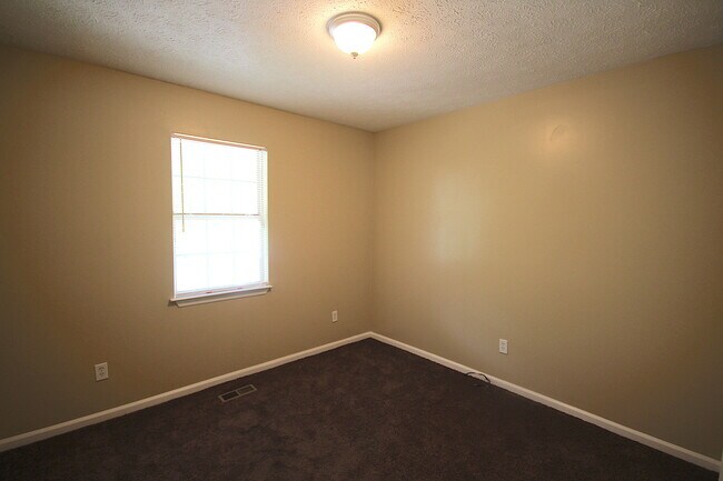 Building Photo - Spacious 4BR/2BA Brainerd Home Move In Ready!
