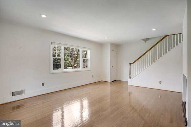 Building Photo - 5370 Pooks Hill Rd