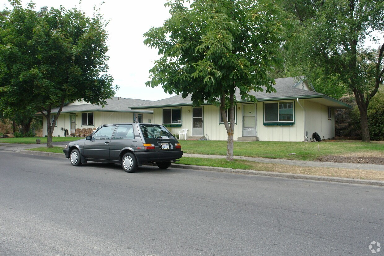 Building Photo - 801-811 E Hartson Ave