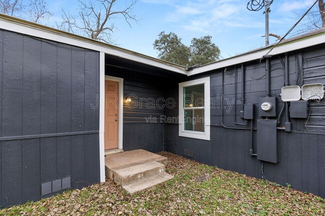 Building Photo - 3905 Hay Ave