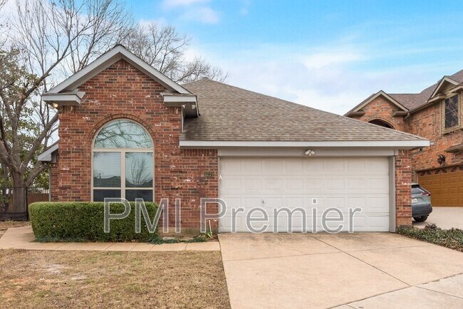 Foto del edificio - 1220 Royal Crescent Dr