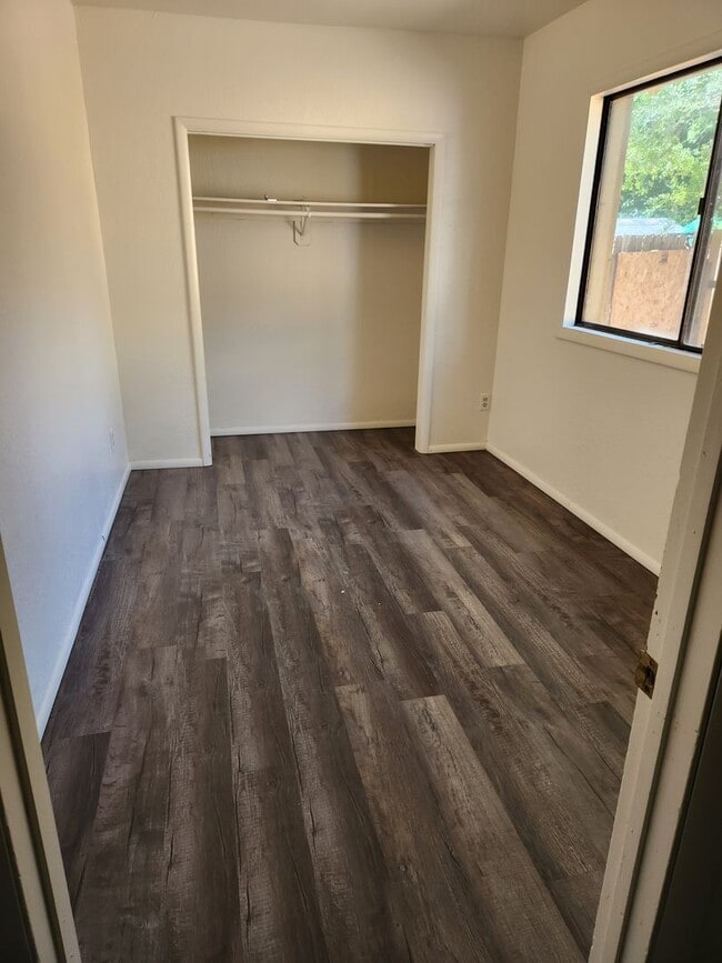 Building Photo - AVAILABLE SOON! 3-Bed 2-Bath Home in Sunny...