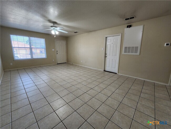 Foto del edificio - 1146 Misty Acres Dr