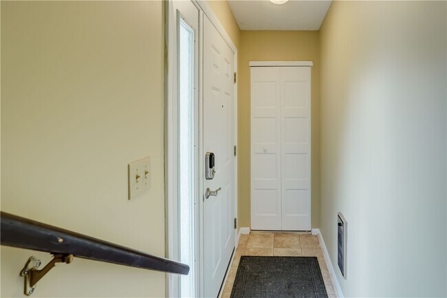 Foto del edificio - 584 Eastbrooke Ln