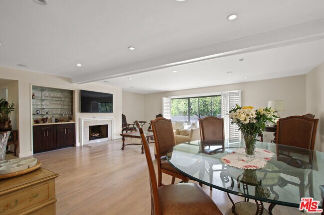 Building Photo - 1310 S Roxbury Dr