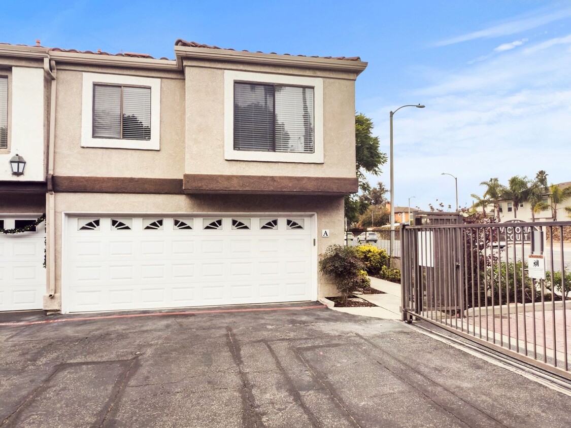 Foto principal - Charming Costa Mesa Townhouse