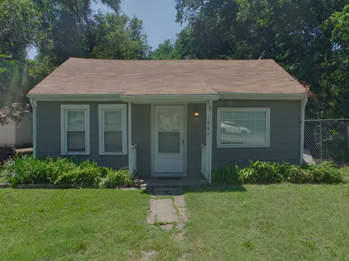 Foto principal - 1849 S Spruce St