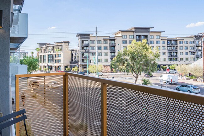 Building Photo - 333 E Roosevelt St