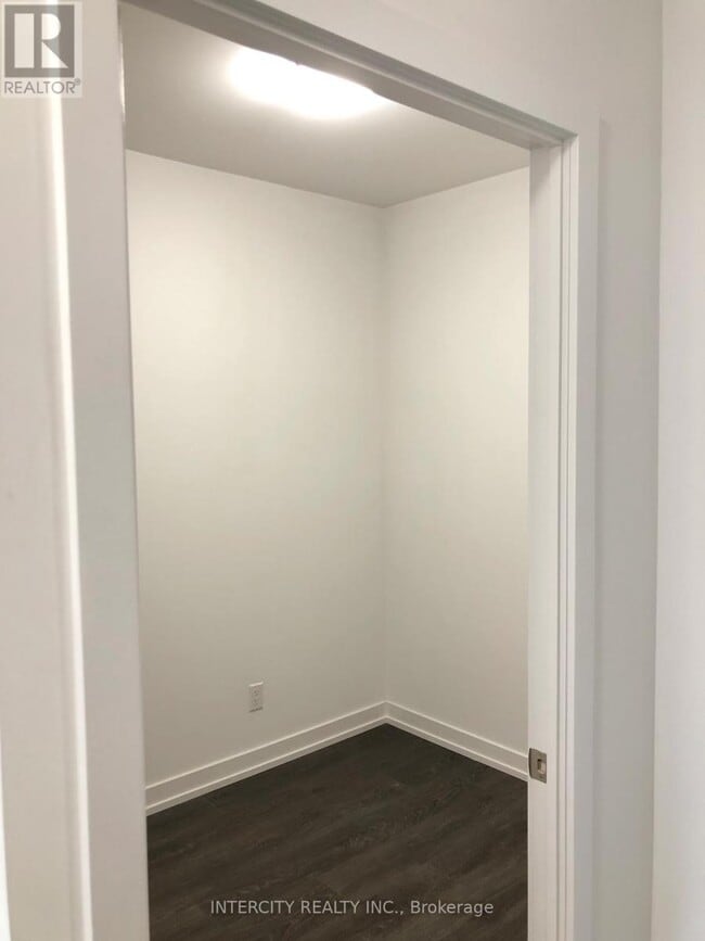 Building Photo - 159 Wellesley St E