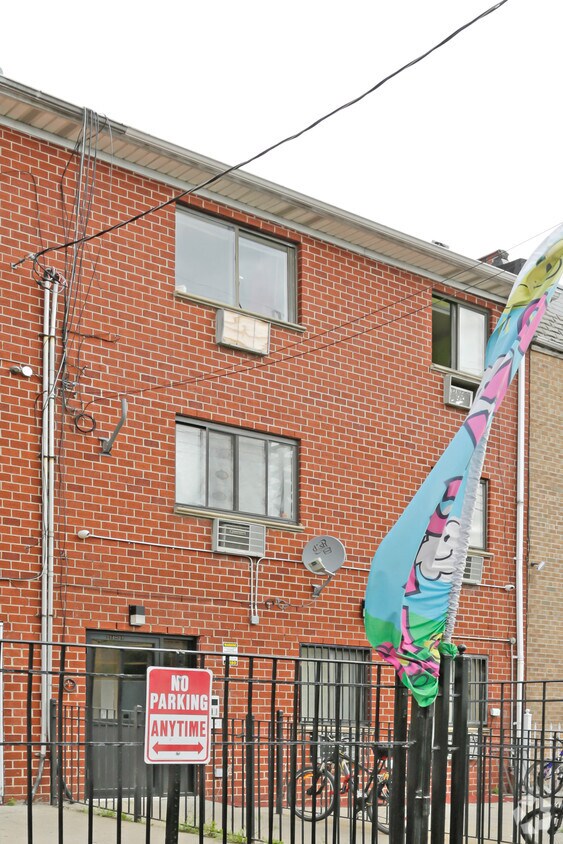 Foto del edificio - 104-39 44th Ave