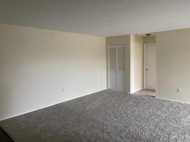 Building Photo - 1590 Alta Dr