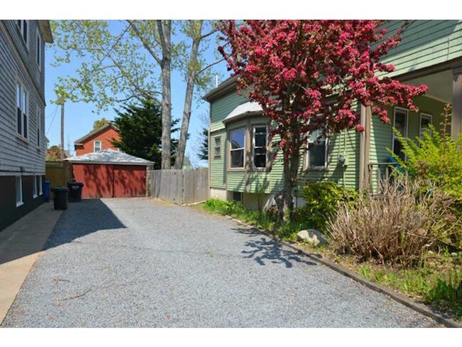 Foto del edificio - 7 Earl Ave