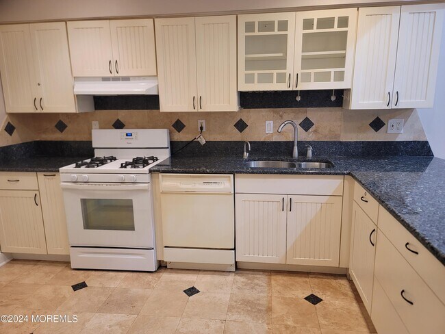Building Photo - 109 Malibu Dr