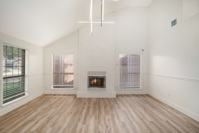 Foto del edificio - Charming 3 bedroom, 2 bath home with an open floor plan in a prime Grand Prairie location!