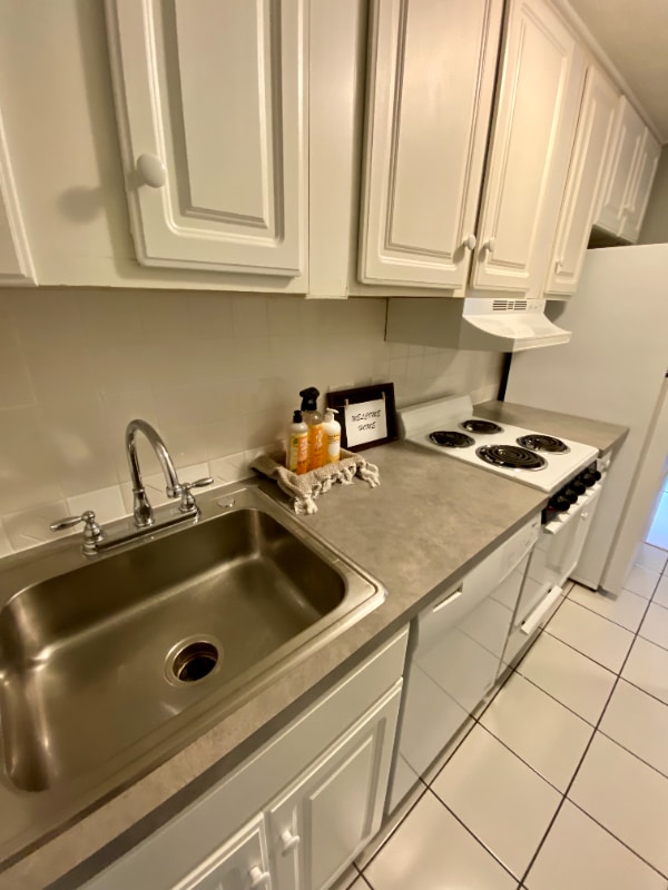 Building Photo - 1862 Beacon St