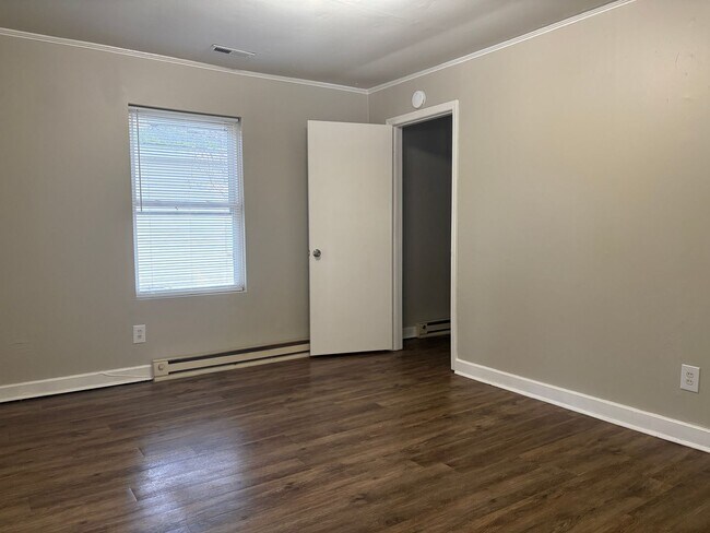 Foto del edificio - 1 Bedroom, 1 Bathroom Apartment in Greensb...