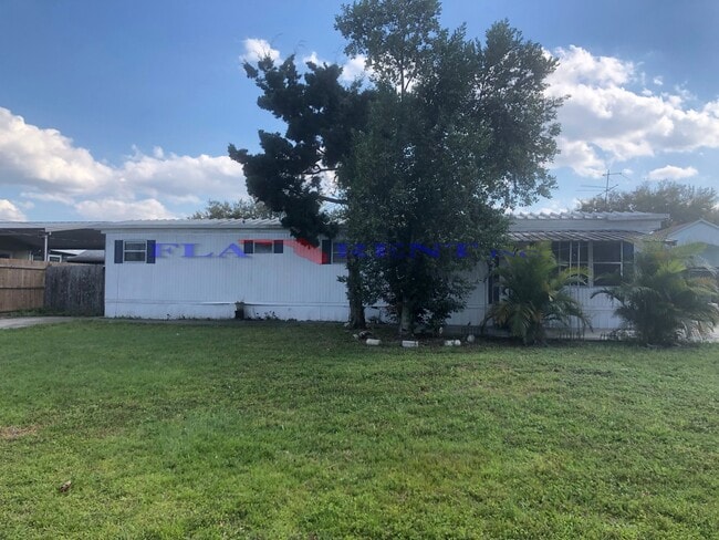 **3/1 Manufactured Home in Charlin Parkway area with large fenced yard** - **3/1 Manufactured Home in Charlin Parkway area with large fenced yard**