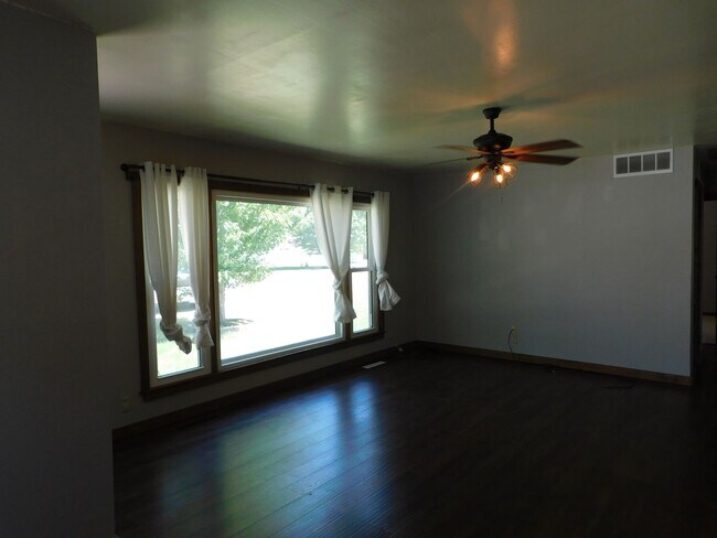 Foto del edificio - Awesome 3 bedroom/1 bath home in El Dorado!