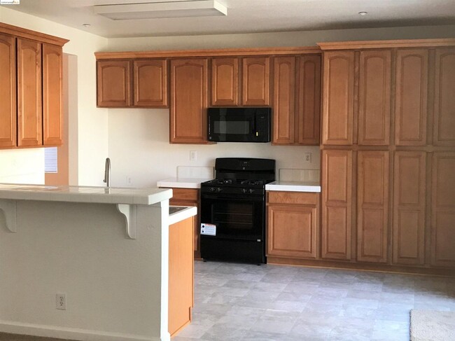 Foto del edificio - 242 White Birch Ct