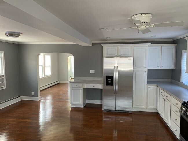 Foto del edificio - 7735 W Summerdale Ave