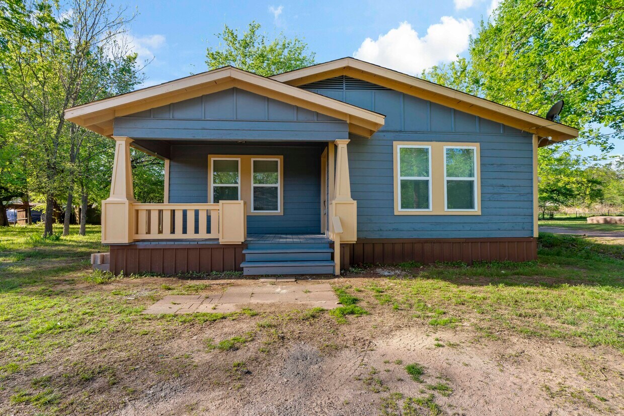 Primary Photo - 2185 W Cherry St