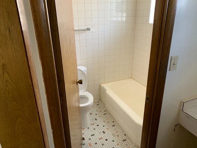 Building Photo - 310 N Center St