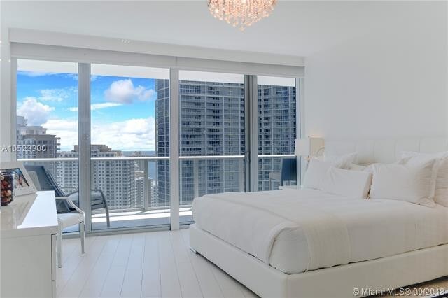 Building Photo - 200 Biscayne Blvd Way