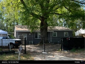 Building Photo - 306 Kingsbury Cir