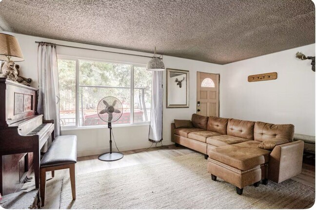Foto del edificio - 360 Maple Ln