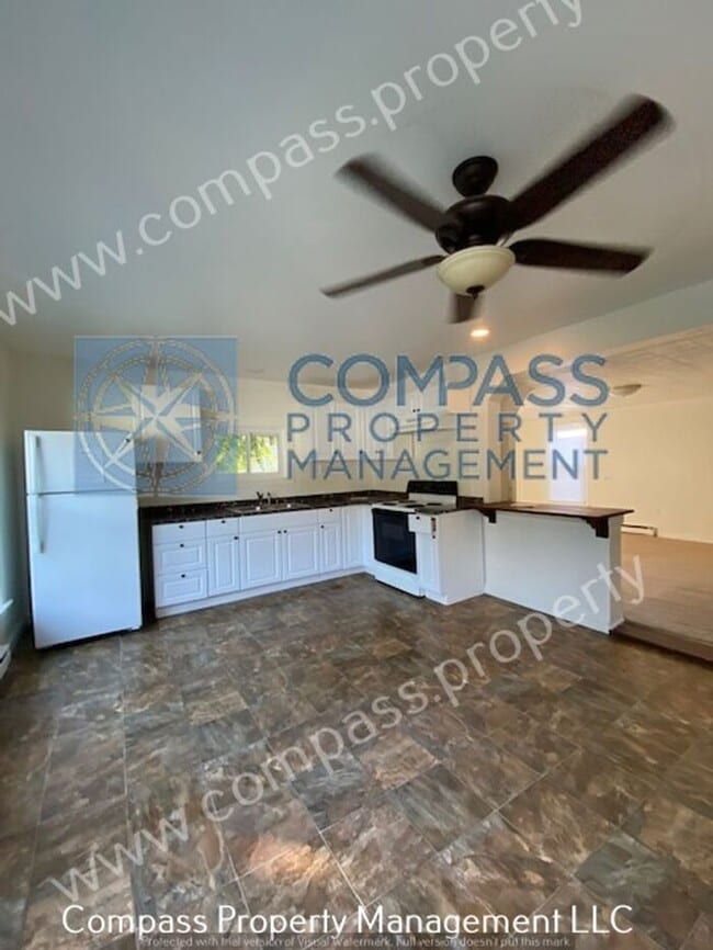 Building Photo - $1095 - 2 Bed, 1 Bath, 2nd Floor Apartment...