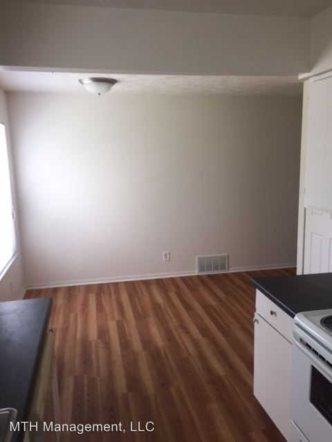 Building Photo - 907 Burcham Dr