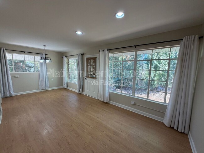 Foto del edificio - 1747 Carter Cir