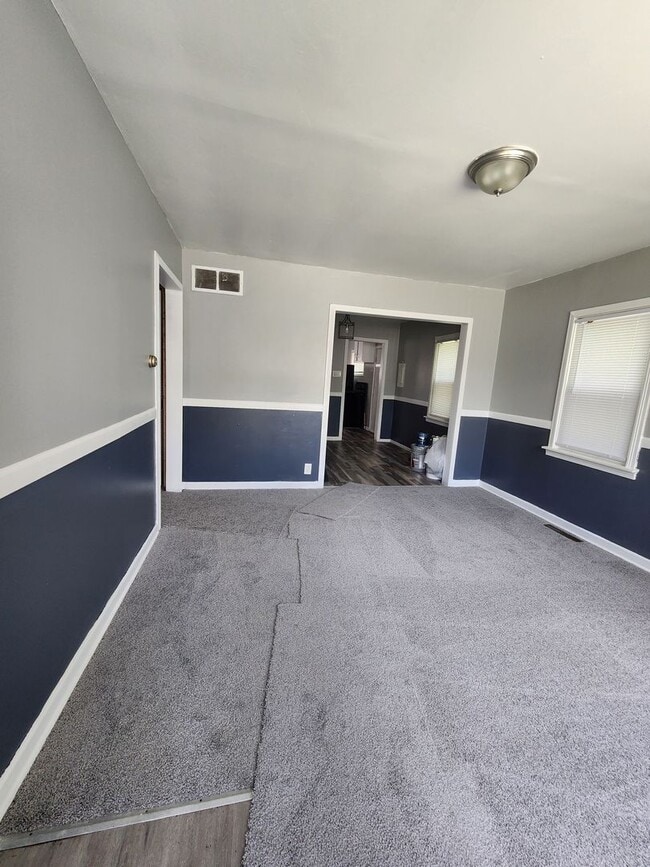 Building Photo - One Level VERY updated Home with (1) Car G...