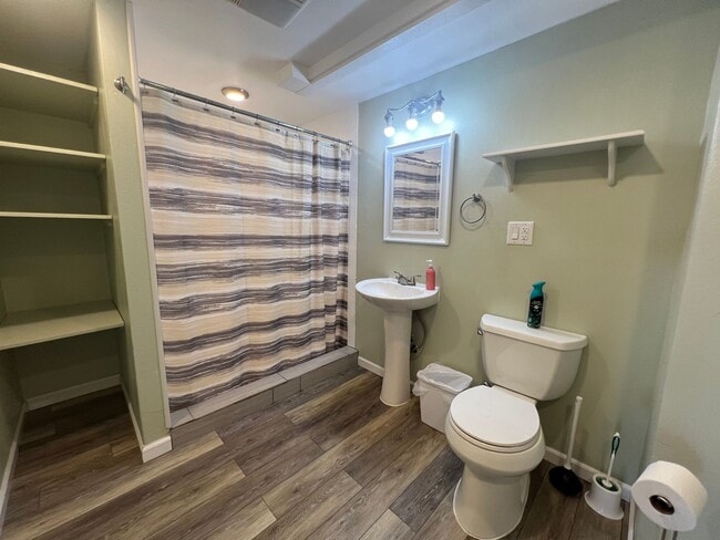 Foto del edificio - Furnished 1 Bedroom, 1 Bath including all ...