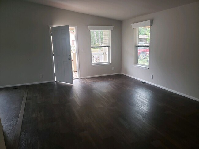 Foto del edificio - 47719 Fairyglen -3 bedroom / 2 Bath in Oakridge