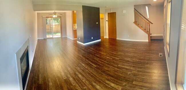 Building Photo - $2,650- 3 Bedrooms, 2.5 Baths Two-Story Ho...