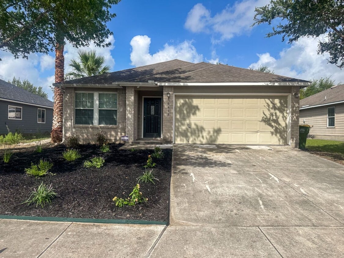 Foto principal - 1 STORY 3 BEDROOM WITH AN OFFICE AND 2 BATHROOM.