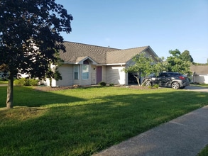 Building Photo - 30 Cedar Ln