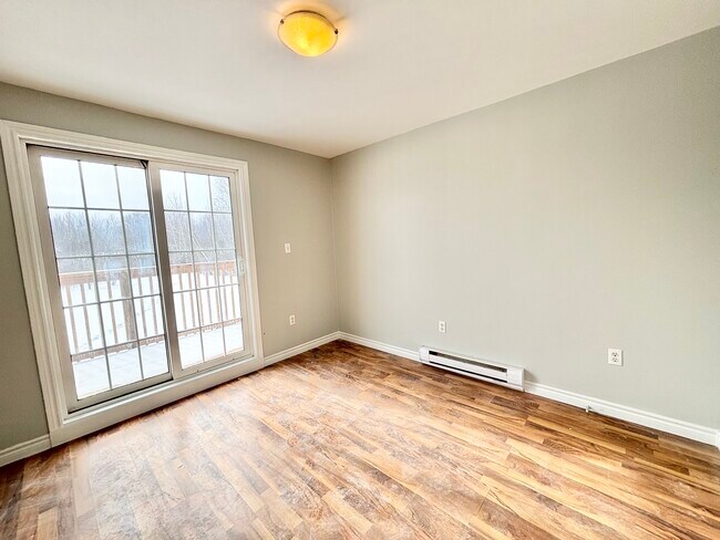 Building Photo - Spacious 2-bedroom, 1-bathroom Apartment available immediately