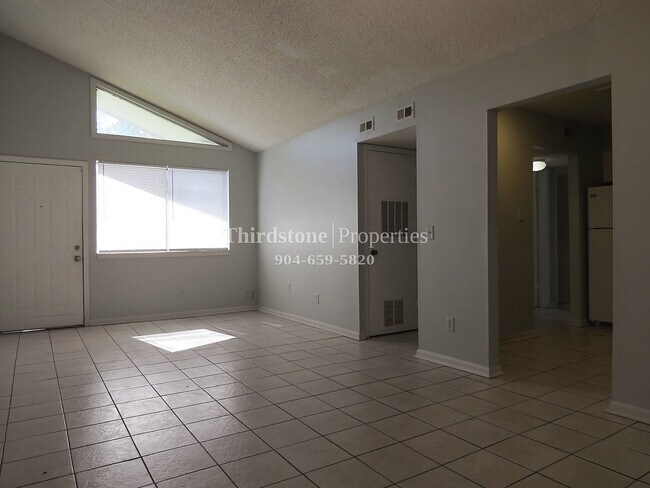 Foto del edificio - 8124 San Jose Manor Dr E APT 3, Jacksonvil...