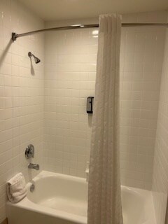 Tub Shower Combo - Prairie Park Extended Stay