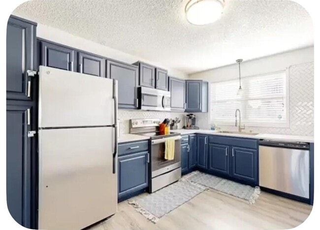 Building Photo - 317 Sunset Dr