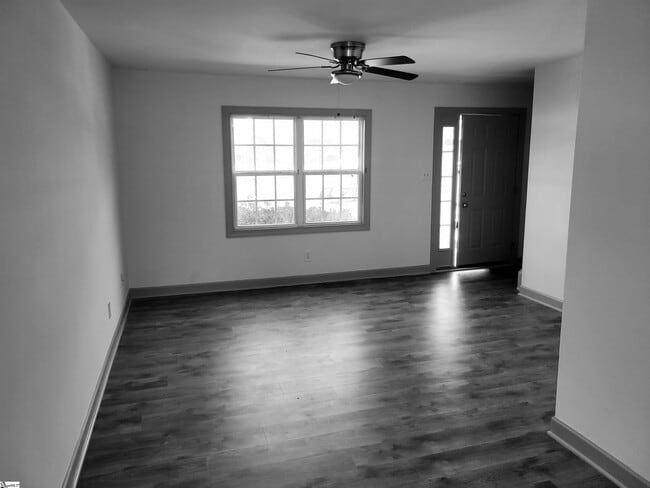 Building Photo - 202 Emerald Park Ct