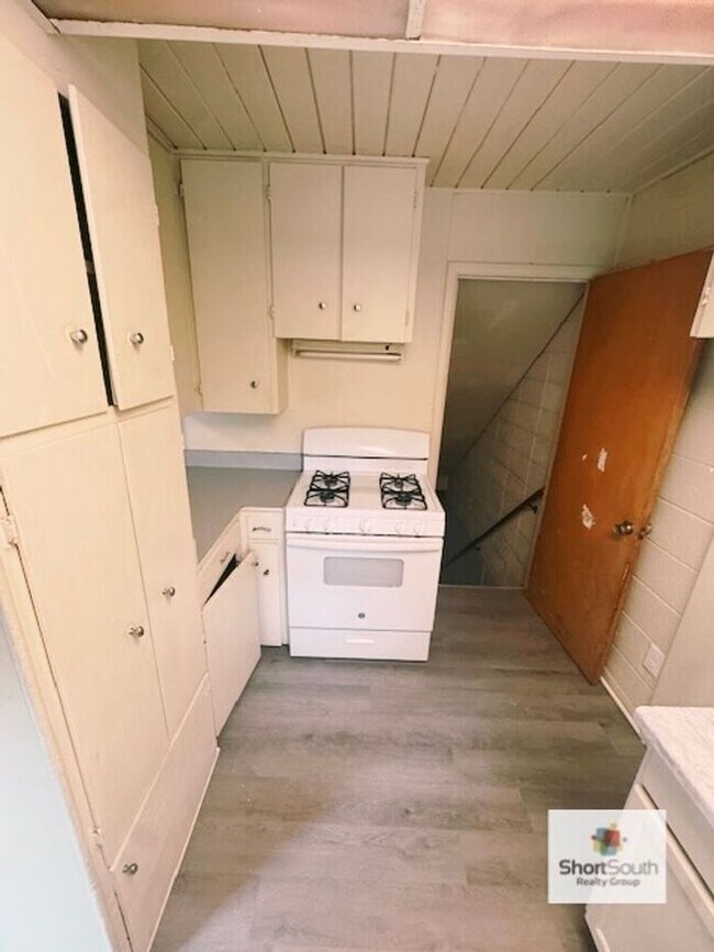 Foto del edificio - NE Side 2 bed 1 bath Townhouse