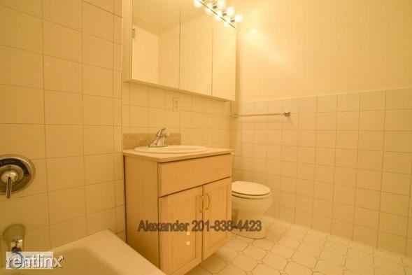 Building Photo - 300 E 29th St