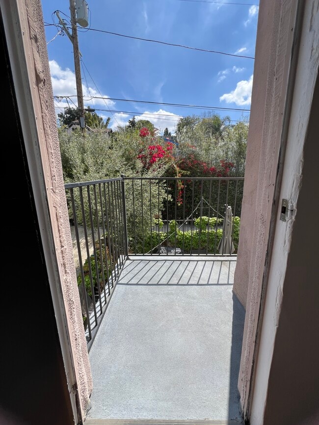 Private Balcony Overlooking Patio - 826 1/2 N Coronado st
