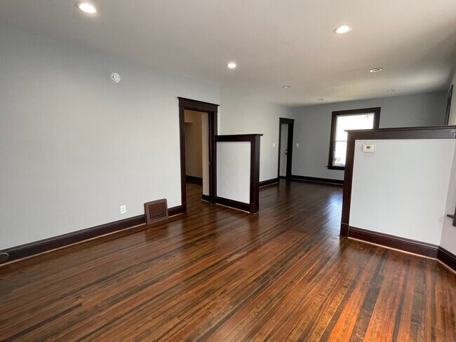 Foto del edificio - 710 N Poplar St