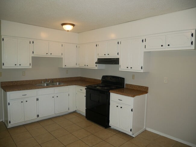 Building Photo - 5330 Lakeview Cove